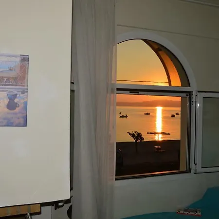 Beach Front 2 בית נופש *